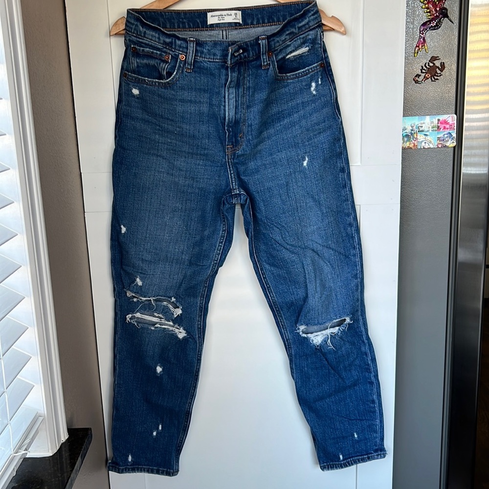 SOLD- Abercrombie and Fitch the Mom High Rise Jeans Size 6/28